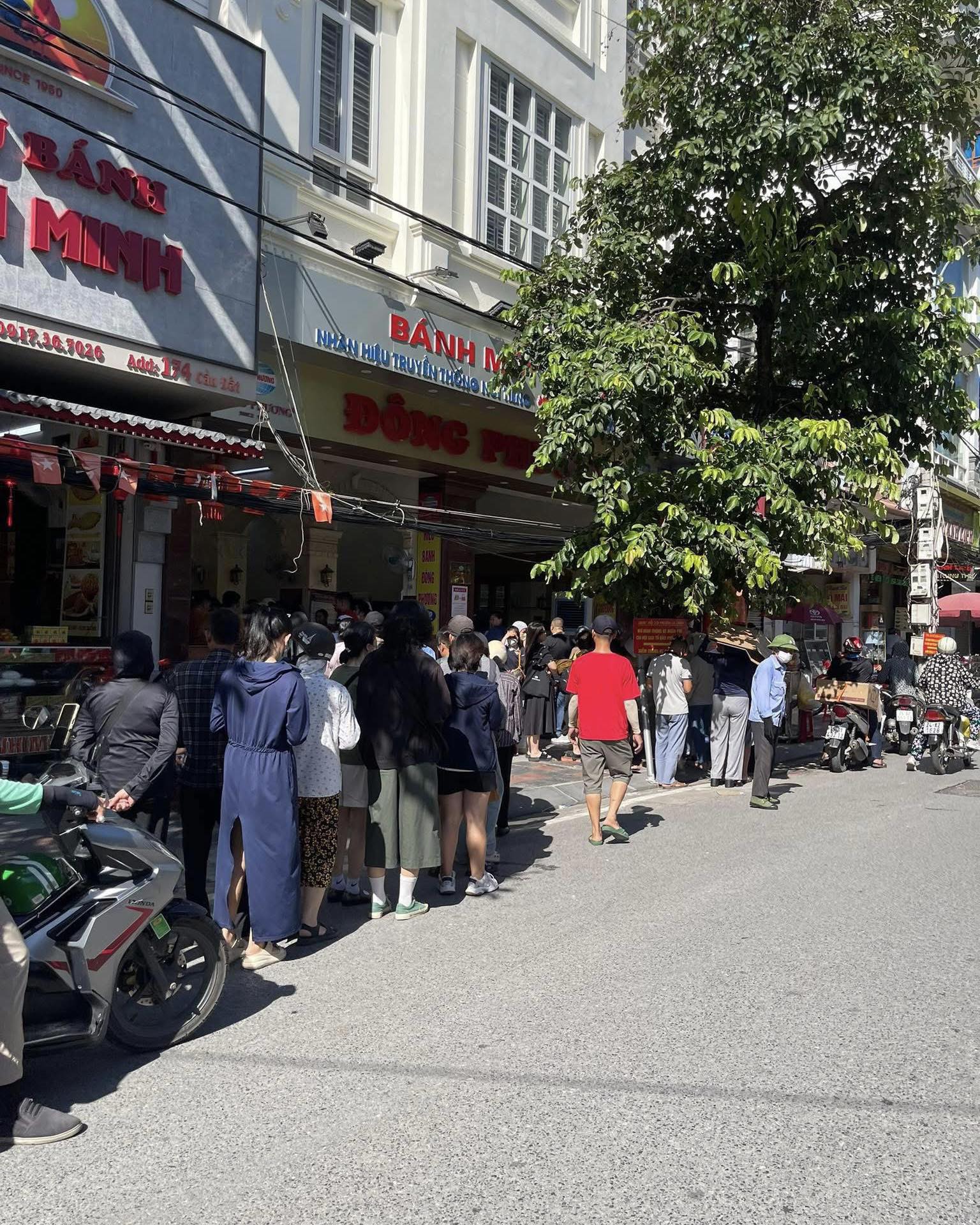 Bánh Trung thu Đông Phương năm nay: Vẫn cảnh xếp hàng dài, nhưng không còn gây sốt như trước?- Ảnh 2.