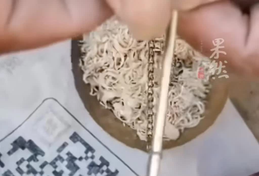 Móng tay được bán với giá cao ở Trung Quốc để làm... dược liệu- Ảnh 3.