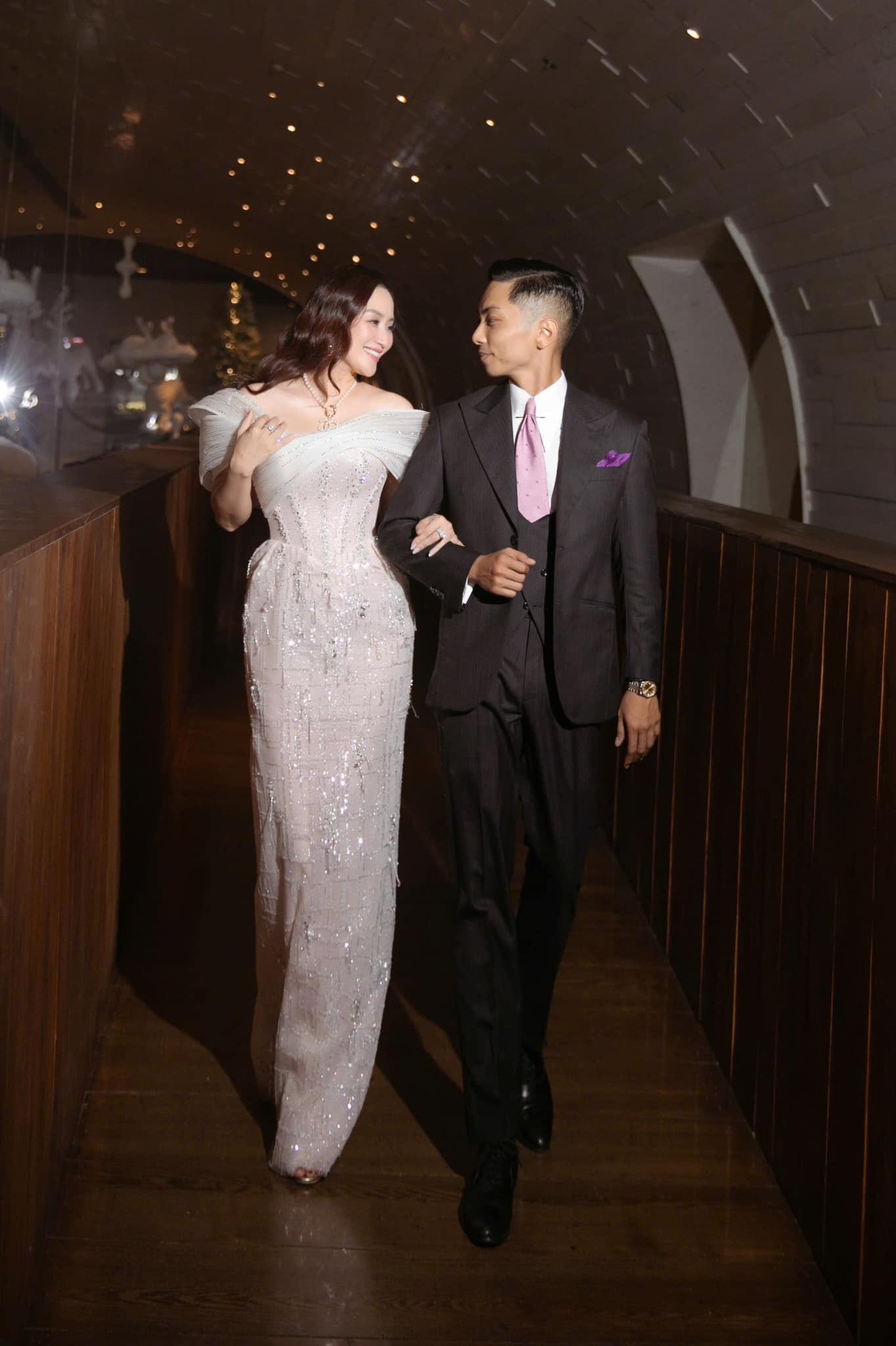 Ngoại hình nam nghệ sĩ là học trò kiêm chồng kém 11 tuổi của nữ Viện trưởng, sở hữu nhà 800m2 tại Bình Thạnh- Ảnh 8.