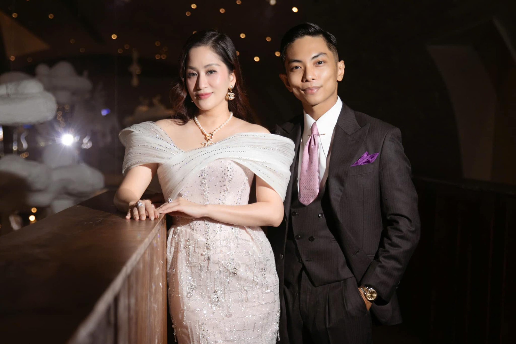 Ngoại hình nam nghệ sĩ là học trò kiêm chồng kém 11 tuổi của nữ Viện trưởng, sở hữu nhà 800m2 tại Bình Thạnh- Ảnh 7.