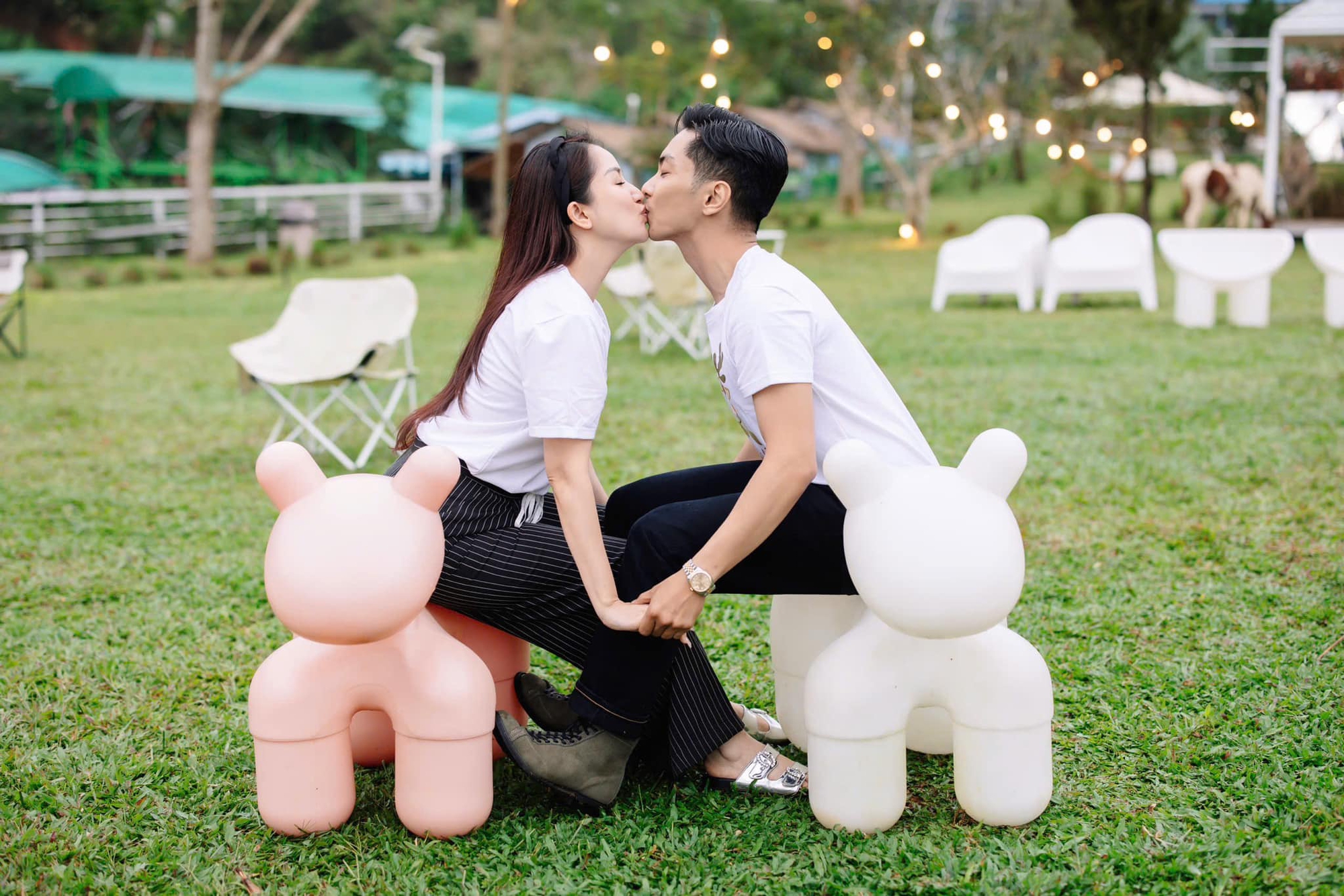 Ngoại hình nam nghệ sĩ là học trò kiêm chồng kém 11 tuổi của nữ Viện trưởng, sở hữu nhà 800m2 tại Bình Thạnh- Ảnh 2.