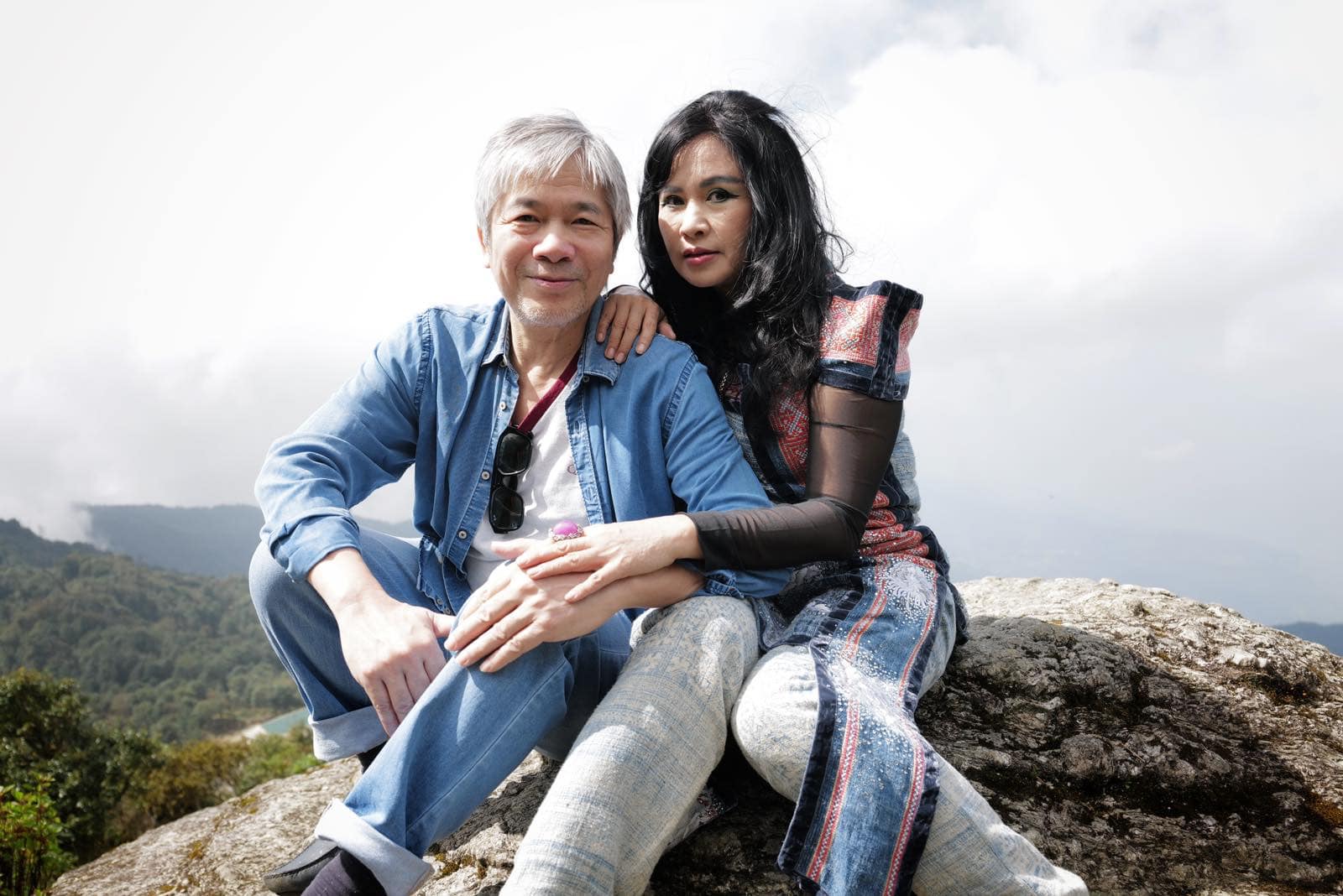 Loạt ảnh quấn quýt không rời của nữ NSND U60 và chồng sắp cưới- Ảnh 1. Loạt ảnh quấn quýt không rời của nữ NSND U60 và chồng sắp cưới- Ảnh 1.