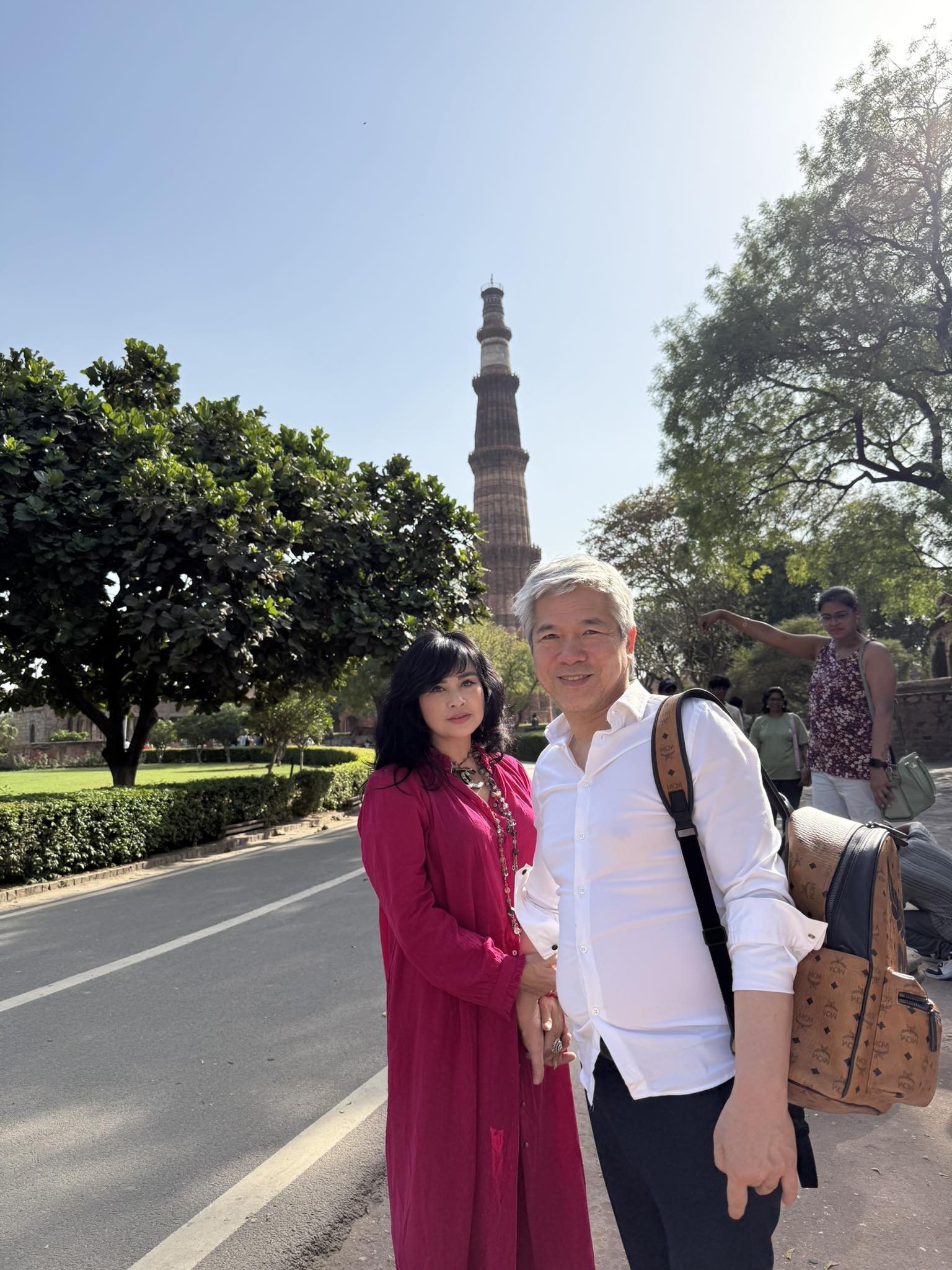 Loạt ảnh quấn quýt không rời của nữ NSND U60 và chồng sắp cưới- Ảnh 4. Loạt ảnh quấn quýt không rời của nữ NSND U60 và chồng sắp cưới- Ảnh 4.