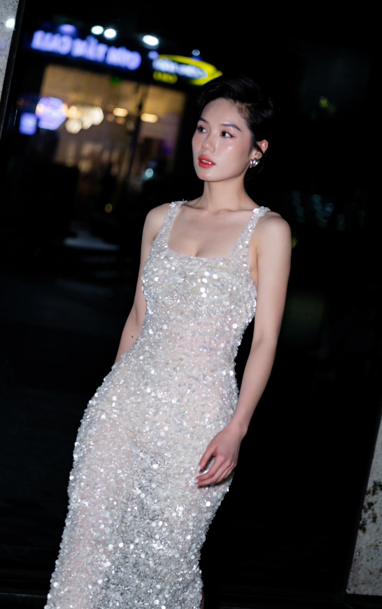 Nữ tiếp viên hàng không tóc ngắn trong Tử chiến trên không: Dáng đẹp, mặt cực xinh nhưng thứ lấn át tất cả là diễn xuất “nổi da gà”- Ảnh 9.