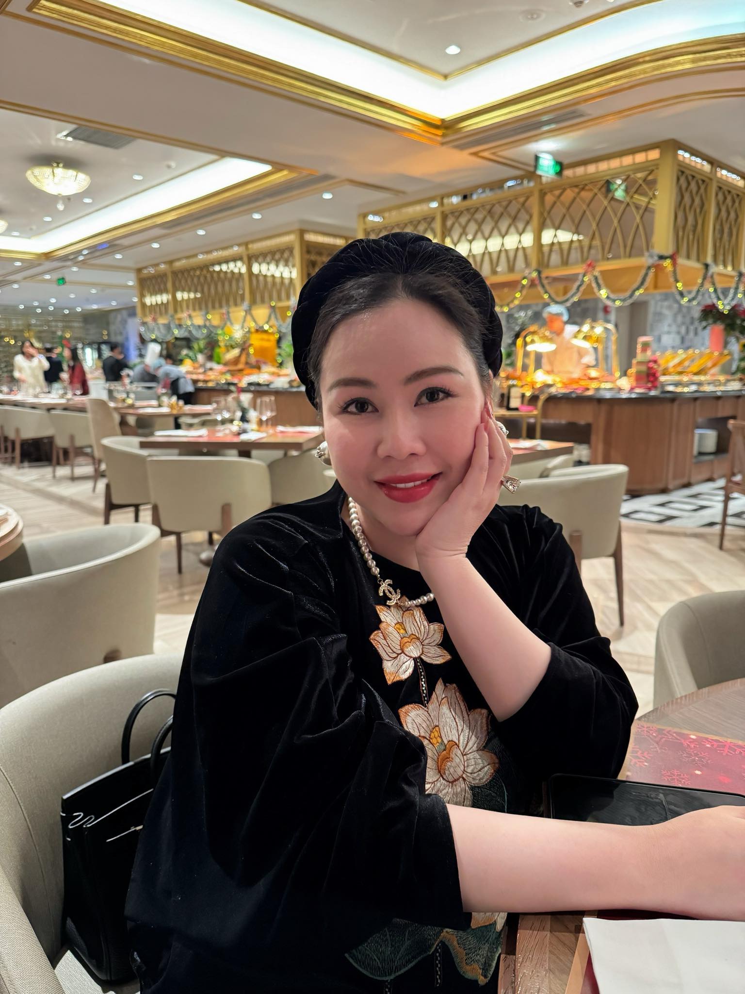 "Diễn viên lùn nhất Việt Nam" đáp trả khi bị nói miệt mài khoe của nhưng chưa có con- Ảnh 1.