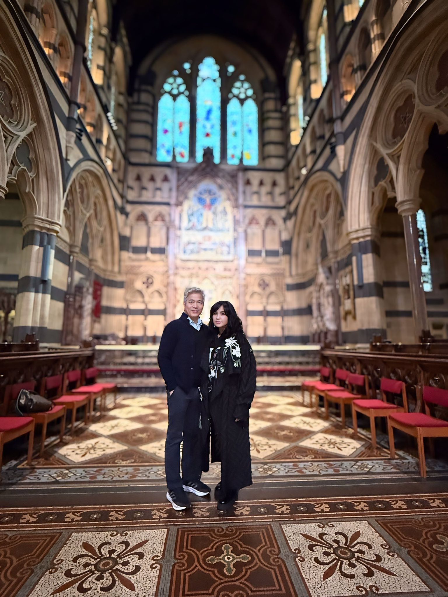 Loạt ảnh quấn quýt không rời của nữ NSND U60 và chồng sắp cưới- Ảnh 7. Loạt ảnh quấn quýt không rời của nữ NSND U60 và chồng sắp cưới- Ảnh 7.