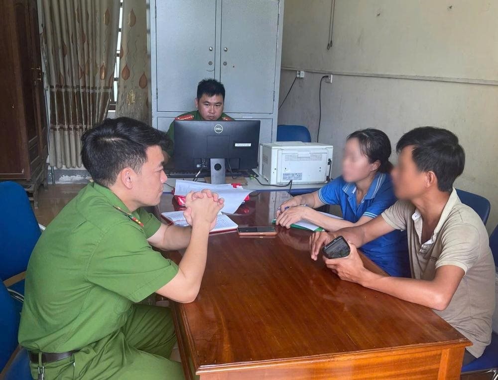 Cặp vợ chồng Hà Tĩnh chuyển khoản 10K thì được trả lại đúng số tiền, đến khi chuẩn bị chuyển 100 triệu đồng: Công an mời lên làm việc, buộc dừng giao dịch- Ảnh 1.