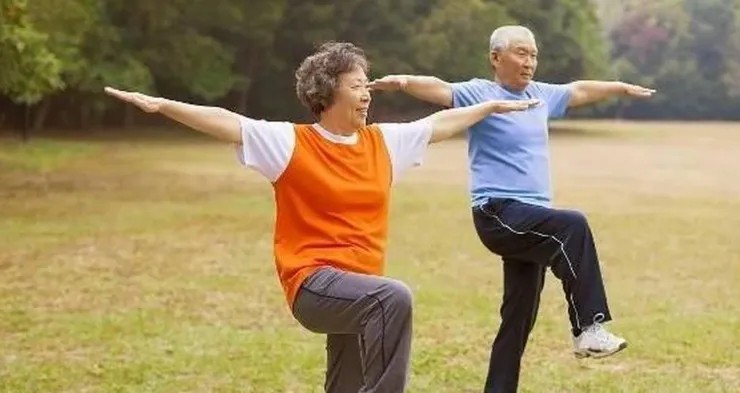 Nhảy, chạy hay đi bộ – đâu là bài vận động CHUẨN cho từng độ tuổi?- Ảnh 4. Nhảy, chạy hay đi bộ – đâu là bài vận động CHUẨN cho từng độ tuổi?- Ảnh 4.