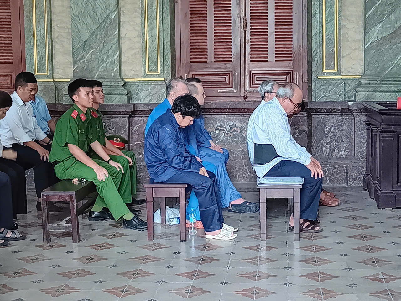 Vụ Bidv Tây Sài Gòn Thiệt Hại Nặng Nề: 2 Người Lãnh Án Chung Thân- Ảnh 1. Vụ Bidv Tây Sài Gòn Thiệt Hại Nặng Nề: 2 Người Lãnh Án Chung Thân- Ảnh 1.