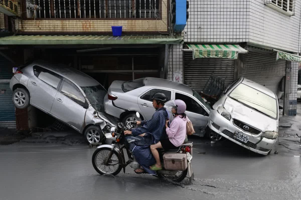 Ragasa đi qua để lại gì: Khung cảnh buồn của những đống hoang tàn ngổn ngang sau cơn bão mạnh nhất năm 2025- Ảnh 9.