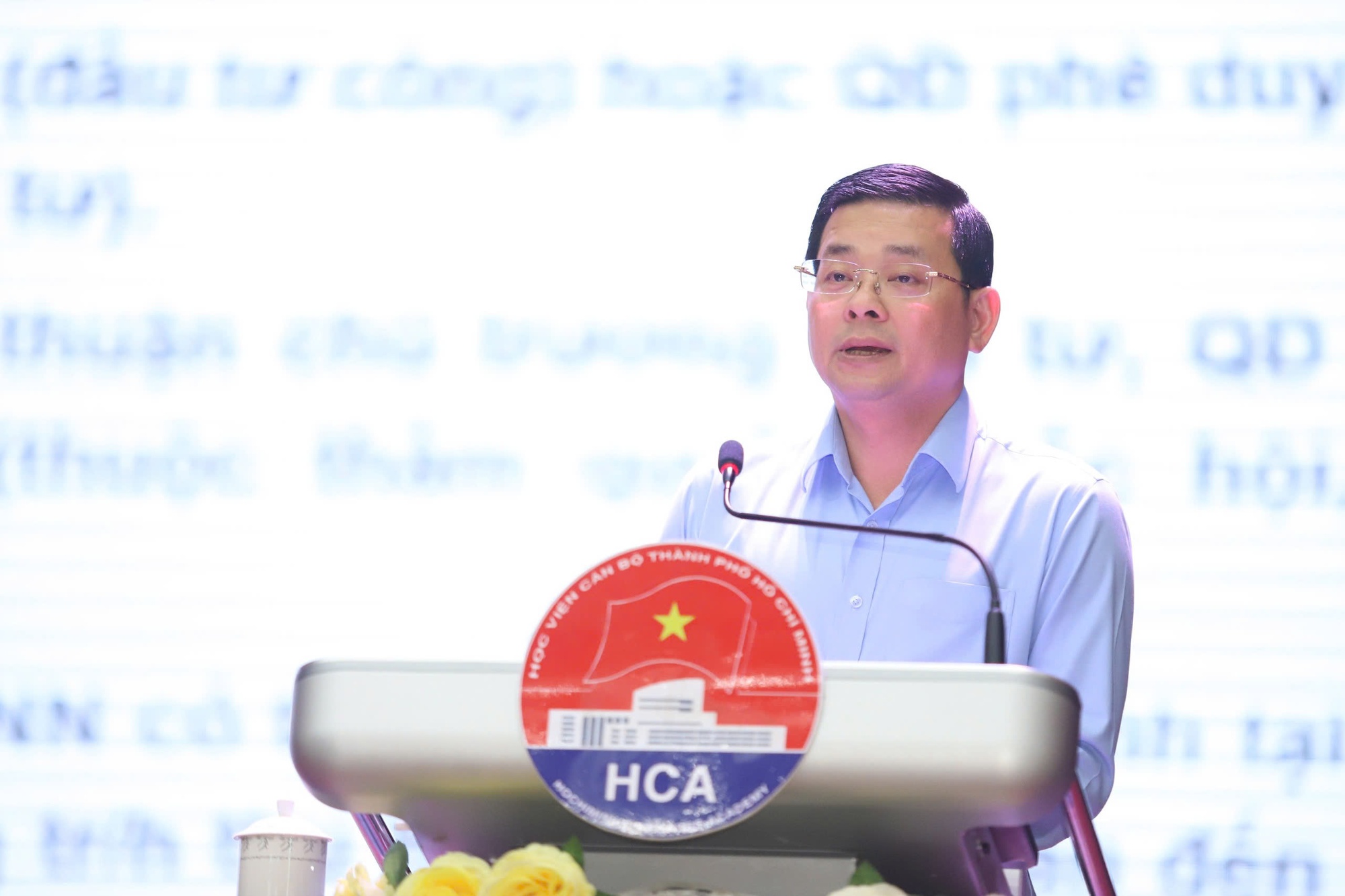 Chủ tịch UBND TP HCM: Giải phóng mặt bằng ì ạch, người đứng đầu xã, phường chịu trách nhiệm- Ảnh 3.