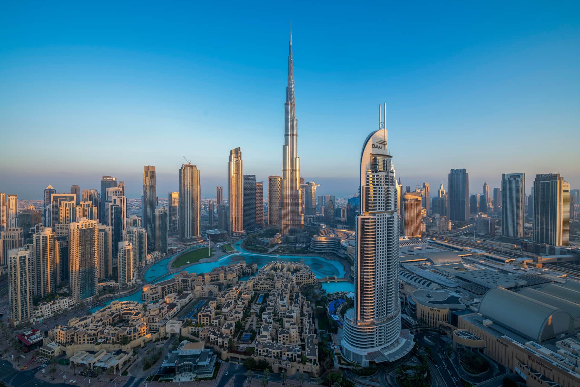 Tin vui từ UAE: "Ông lớn" G42 muốn bắt tay FPT và Việt Thái làm trung tâm dữ liệu, chủ nhân tháp Burj Khalifa sắp sang Việt Nam tìm cơ hội đầu tư- Ảnh 4.