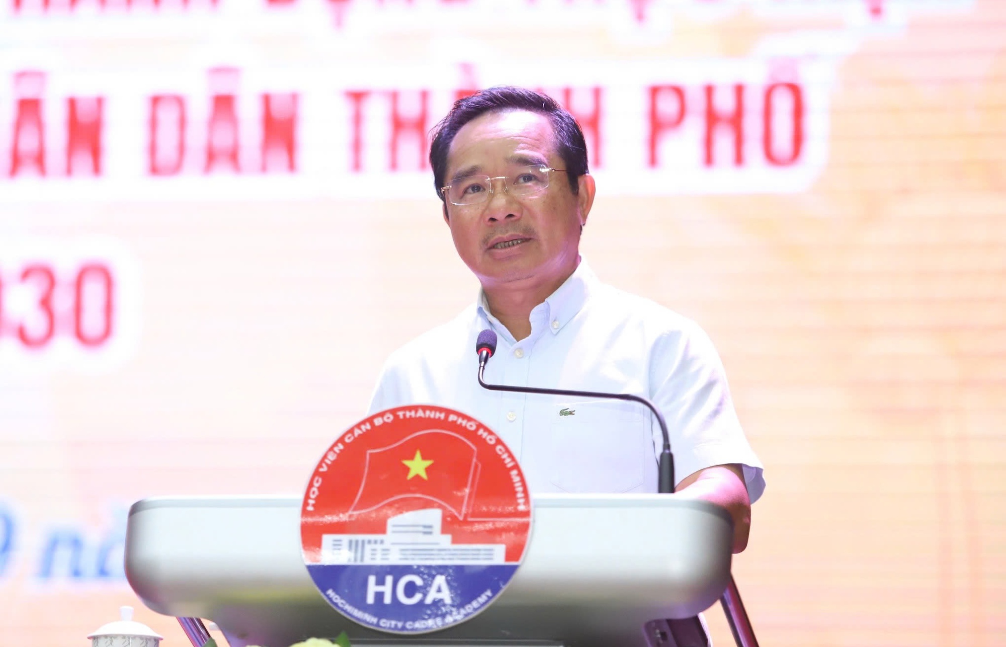 Chủ tịch UBND TP HCM: Giải phóng mặt bằng ì ạch, người đứng đầu xã, phường chịu trách nhiệm- Ảnh 1.