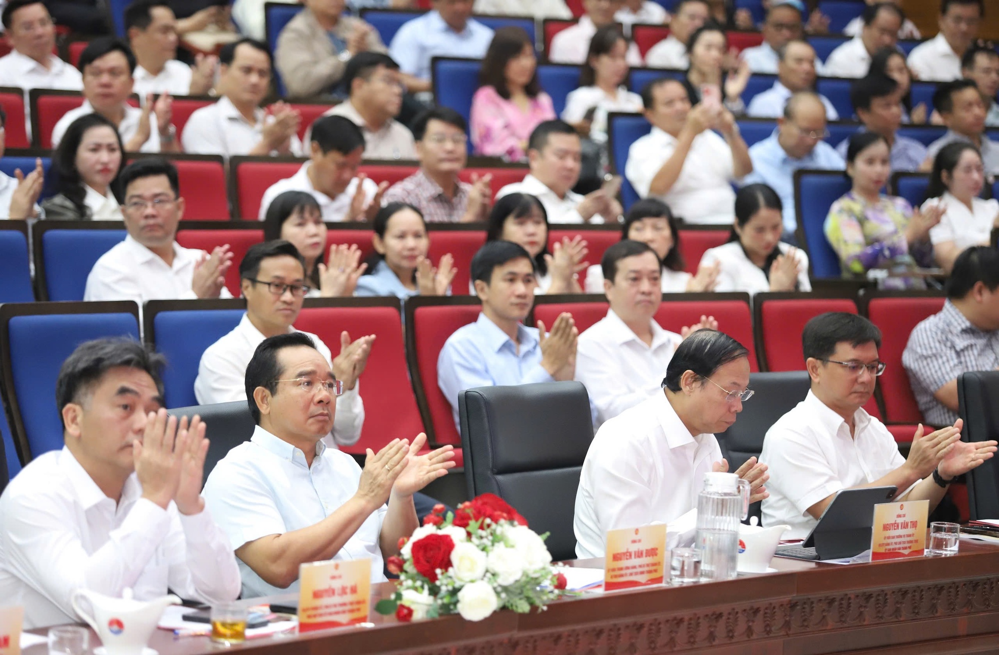 Chủ tịch UBND TP HCM: Giải phóng mặt bằng ì ạch, người đứng đầu xã, phường chịu trách nhiệm- Ảnh 2.
