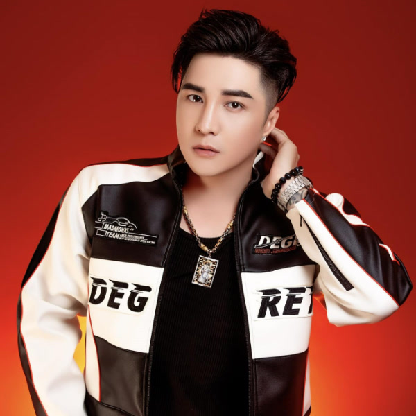 “Quý tử miền Tây” cực đắt show được gọi là “thế thân Đan Trường”, sở hữu biệt thự xe sang hàng tỷ đồng- Ảnh 1.