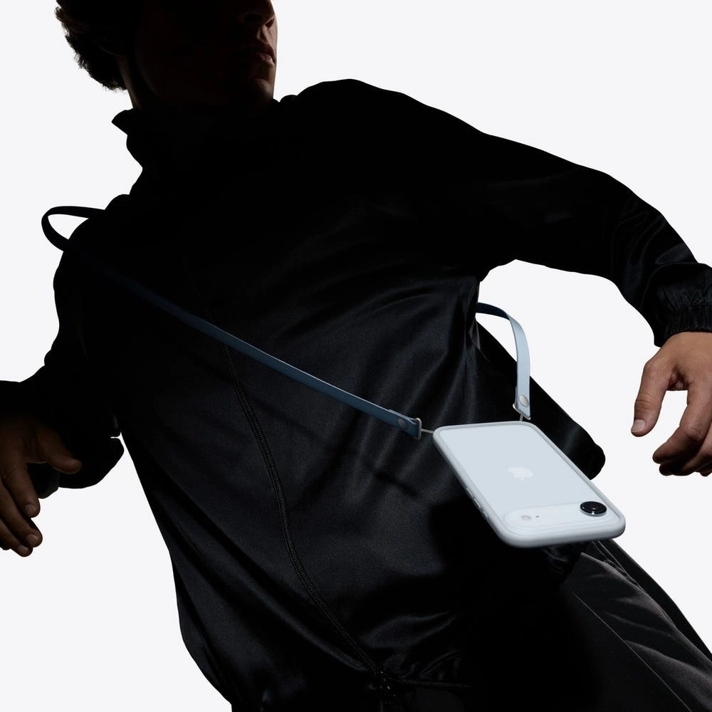 Dây đeo iPhone 17 của Apple biến thành phụ kiện thời trang mới, có đẹp không mà bán tới 1,4 triệu?- Ảnh 1.