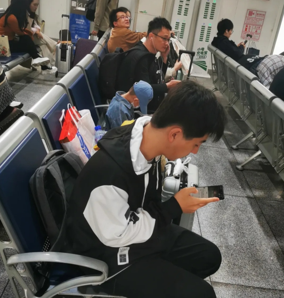 Chuyển hơn 350 triệu cho con trai mới vào đại học, yêu cầu ghi chép chi tiêu hằng ngày, hóa đơn cuối tháng khiến cha ôm mặt khóc- Ảnh 1.