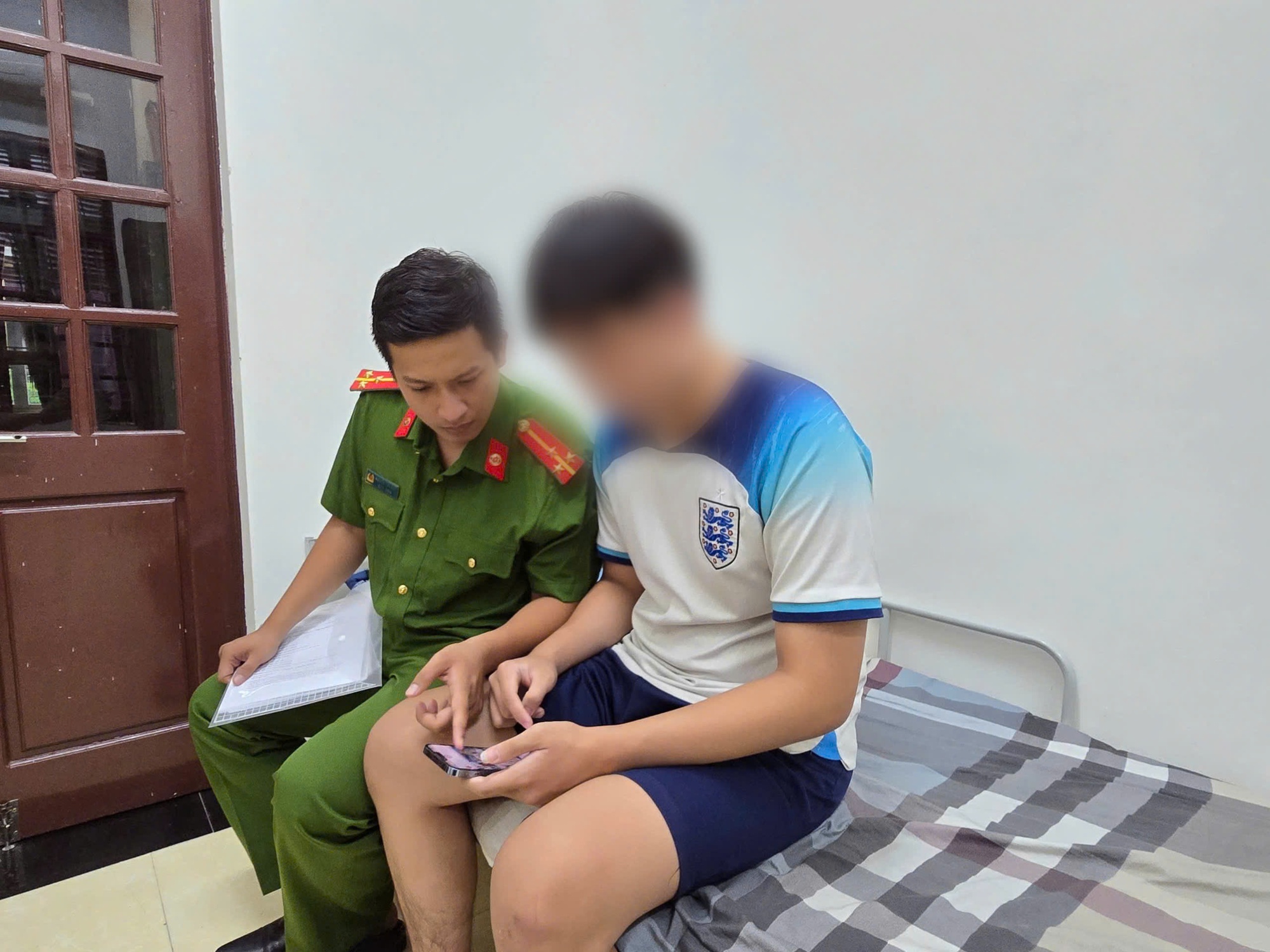 Gọi điện xác nhận chuyển khoản 700 triệu đồng cho trường học nhưng trường quyết không nhận, người phụ nữ Hà Nội báo công an- Ảnh 2.