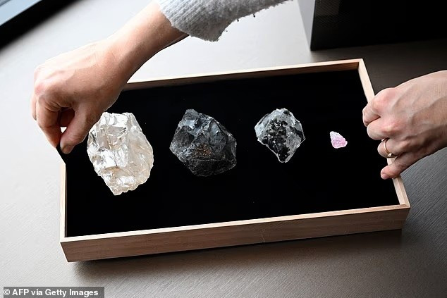 Hé lộ viên kim cương cỡ lớn hiếm có nhất trong hơn một thế kỷ- Ảnh 2.