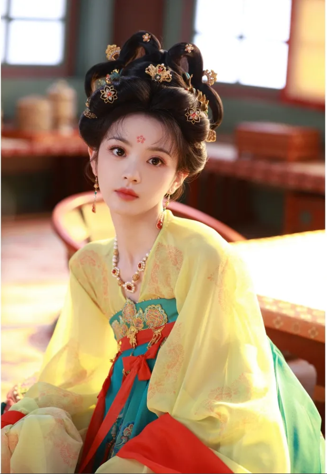 10 mỹ nhân thời Đường đẹp nhất Trung Quốc: Lưu Diệc Phi xếp sau Dương Tử, hạng 1 đúng chuẩn quốc sắc thiên hương- Ảnh 8. 10 mỹ nhân thời Đường đẹp nhất Trung Quốc: Lưu Diệc Phi xếp sau Dương Tử, hạng 1 đúng chuẩn quốc sắc thiên hương- Ảnh 8.