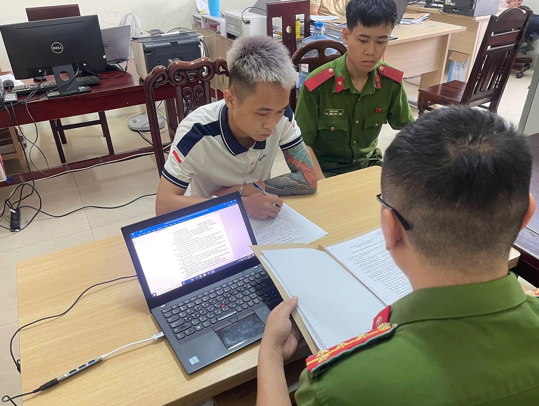 Đột kích nhà riêng, bắt 'ông trùm' Nguyễn Hồng Quân sinh năm 2006- Ảnh 1.