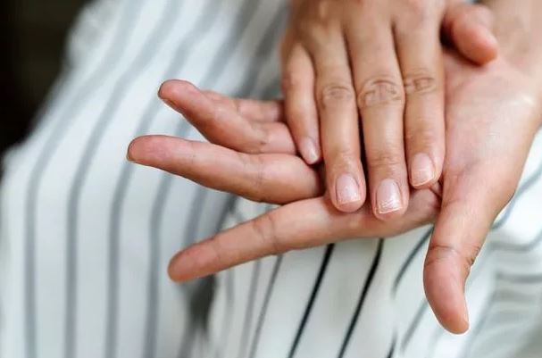 Ấn vào móng tay mà thấy dấu hiệu này, hãy đi khám khẩn cấp!- Ảnh 1.