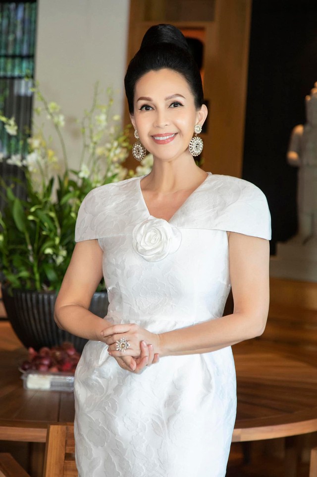 Mỹ nhân Vbiz U65 vẫn mặn mà: Được phong 