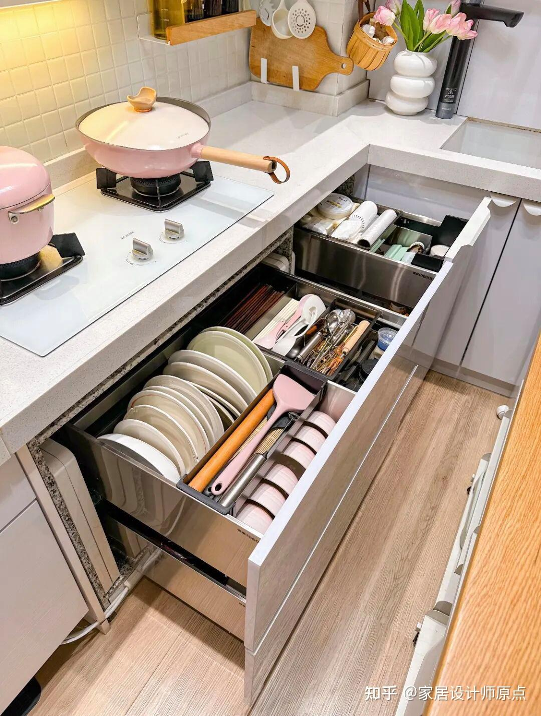 Căn bếp 3m² khiến dân mạng trầm trồ: Chật đến mức khó nhấc chân, nhưng gọn gàng và “cao cấp” bất ngờ- Ảnh 3.