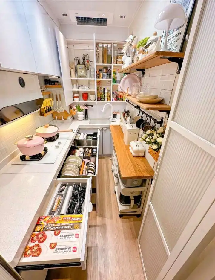 Căn bếp 3m² khiến dân mạng trầm trồ: Chật đến mức khó nhấc chân, nhưng gọn gàng và “cao cấp” bất ngờ- Ảnh 2.