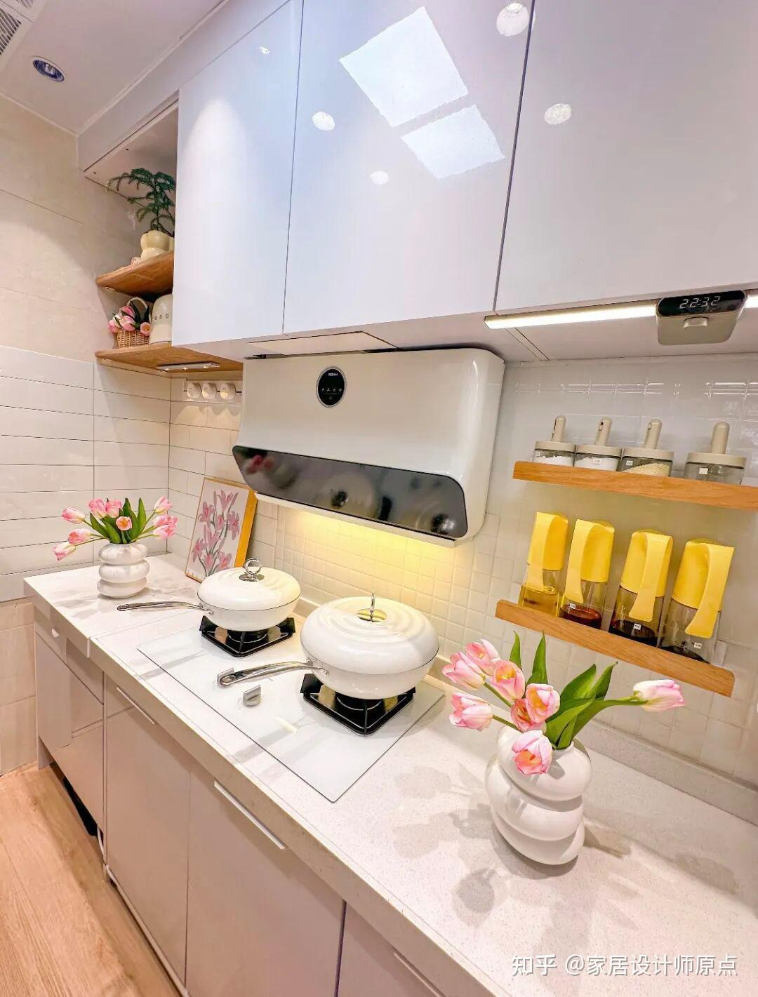 Căn bếp 3m² khiến dân mạng trầm trồ: Chật đến mức khó nhấc chân, nhưng gọn gàng và “cao cấp” bất ngờ- Ảnh 6.