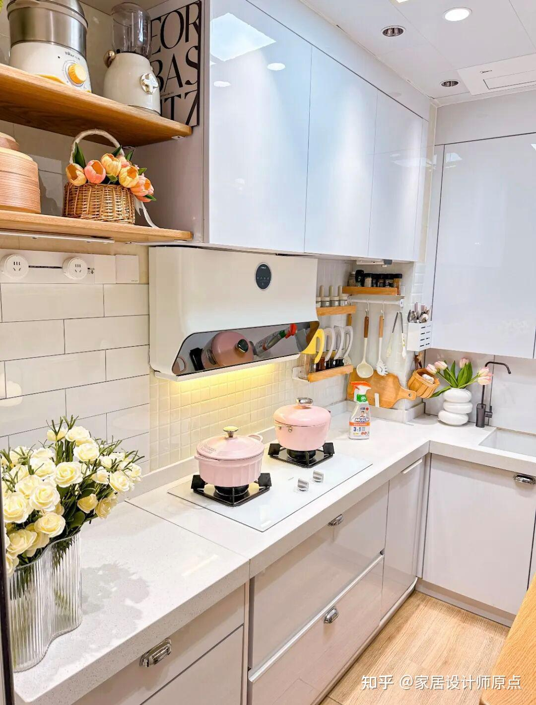 Căn bếp 3m² khiến dân mạng trầm trồ: Chật đến mức khó nhấc chân, nhưng gọn gàng và “cao cấp” bất ngờ- Ảnh 4.