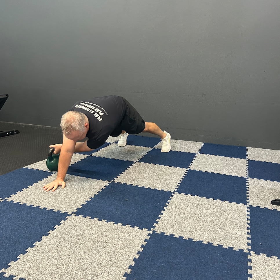 Điều golfer chuyên nghiệp không bật mí: 5 bài tập đơn giản giúp bạn vừa swing hoàn hảo, vừa có cơ bụng 6 múi- Ảnh 4.