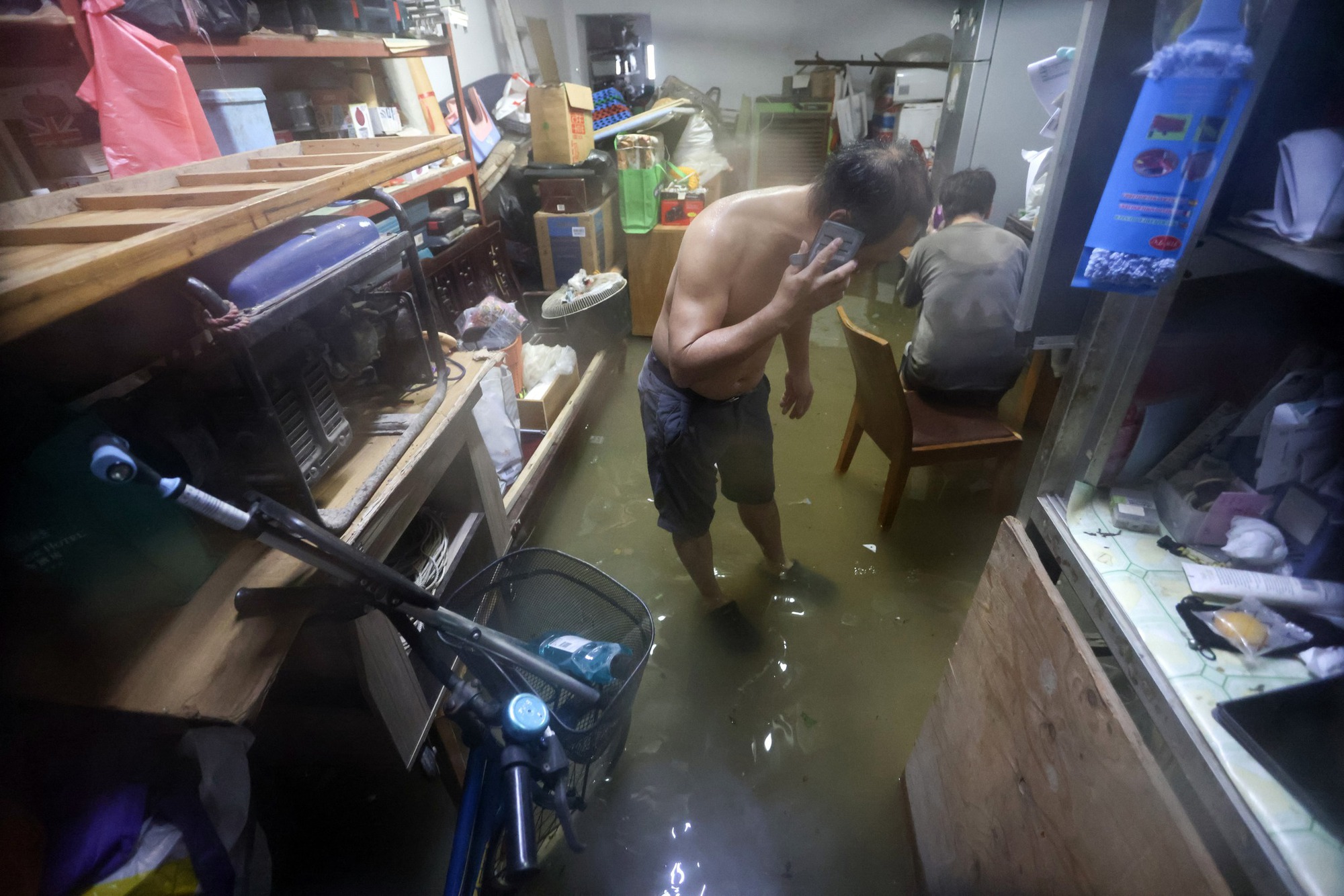 Hong Kong (Trung Quốc) thiệt hại hàng chục nghìn tỷ đồng trong 2 ngày "tê liệt" do siêu bão Ragasa quần thảo- Ảnh 3. Hong Kong (Trung Quốc) thiệt hại hàng chục nghìn tỷ đồng trong 2 ngày "tê liệt" do siêu bão Ragasa quần thảo- Ảnh 3.