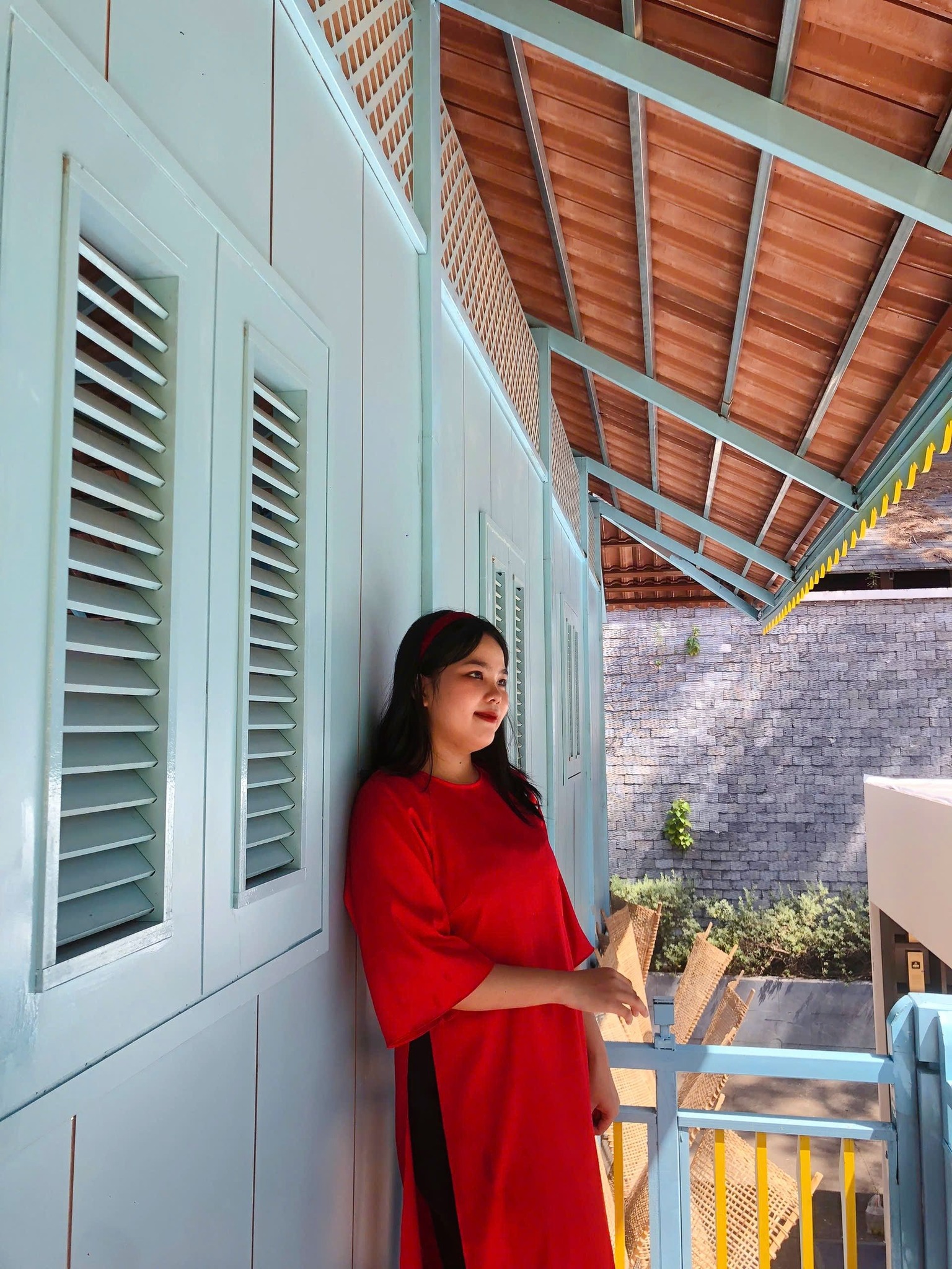 Cô gái 22 tuổi quyết định quay lại lớp 6 để học: "Nếu phải đi rửa bát thuê, em vẫn sẵn sàng"- Ảnh 1.