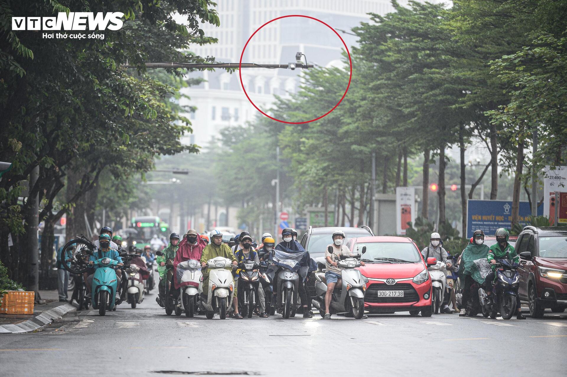 Hình ảnh giao thông khác lạ trên tuyến đường có camera AI giám sát- Ảnh 1.