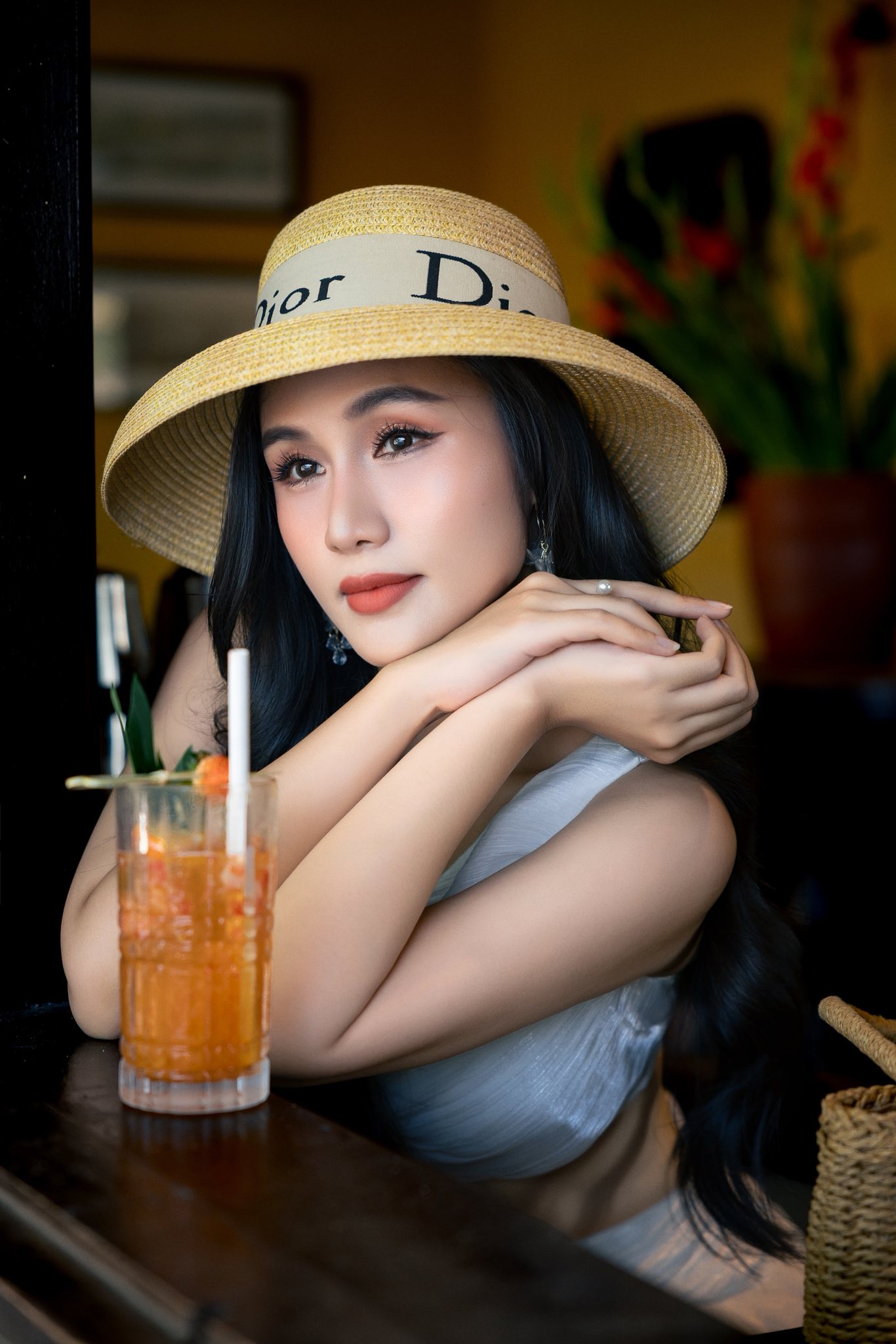 Nữ ca sĩ sở hữu hit 3 tỷ view, 30 tuổi đi thi hoa hậu: “Ban ngày tôi đi chơi, tối về khóc”- Ảnh 4. Nữ ca sĩ sở hữu hit 3 tỷ view, 30 tuổi đi thi hoa hậu: “Ban ngày tôi đi chơi, tối về khóc”- Ảnh 4.