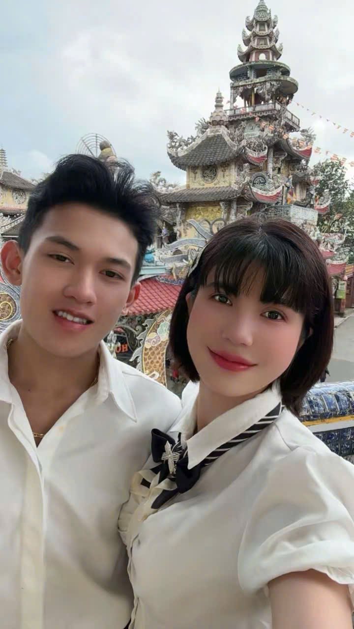 Bất ngờ với danh tính "tổng tài bán phô mai nướng" ở chợ Đà Lạt nổi như cồn ở hiện tại- Ảnh 7.