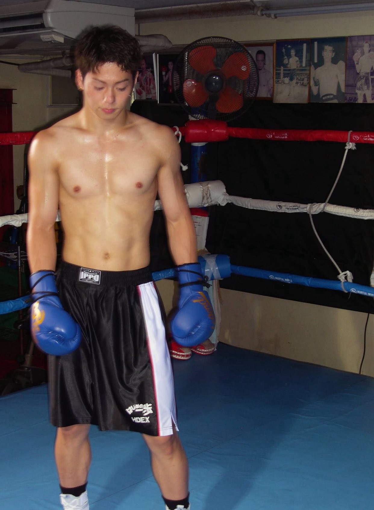 Võ sĩ điển trai như Hứa Quang Hán gây sốc khi hẹn hò mẹ đơn thân lớn hơn mình 14 tuổi, là ai?- Ảnh 5.