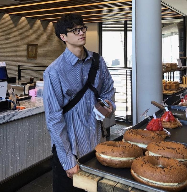 Tân sinh viên lái Maybach giá 8 tỷ đến nhập học, làm một hành động khiến người khác thay đổi cách nhìn ngay lập tức- Ảnh 2.