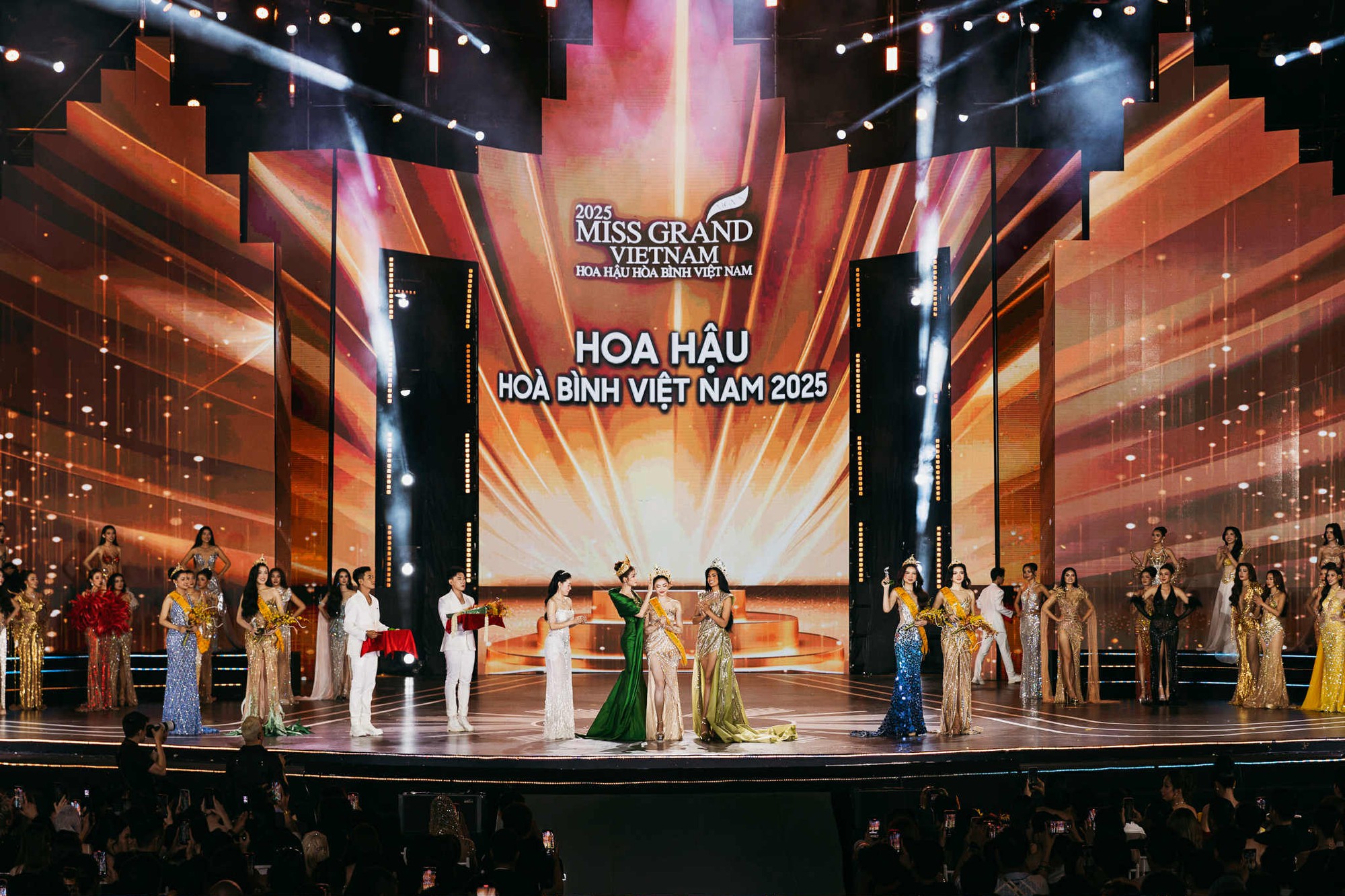 Tòa tuyên án tranh chấp tên gọi "Hoa hậu Hòa bình Việt Nam"- Ảnh 3. Tòa tuyên án tranh chấp tên gọi "Hoa hậu Hòa bình Việt Nam"- Ảnh 3.