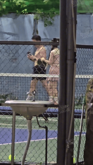 Xôn xao hình ảnh Quỳnh Nga - Việt Anh xuất hiện chung tại phòng khám, cầm giấy siêu âm, chính chủ nói gì?- Ảnh 9. Xôn xao hình ảnh Quỳnh Nga - Việt Anh xuất hiện chung tại phòng khám, cầm giấy siêu âm, chính chủ nói gì?- Ảnh 9.