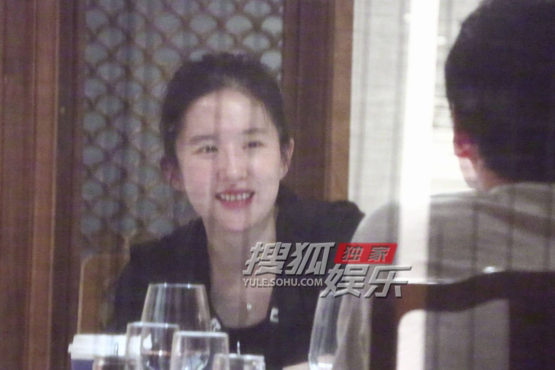 Mặt mộc gần đây của Lưu Diệc Phi- Ảnh 2.