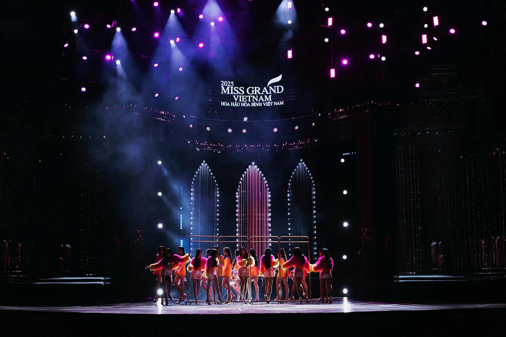 Tòa tuyên án tranh chấp tên gọi "Hoa hậu Hòa bình Việt Nam"- Ảnh 1. Tòa tuyên án tranh chấp tên gọi "Hoa hậu Hòa bình Việt Nam"- Ảnh 1.