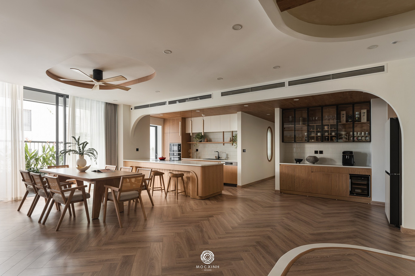 Đập thông hai căn hộ tạo nên không gian 260m2 rộng mở- Ảnh 5.