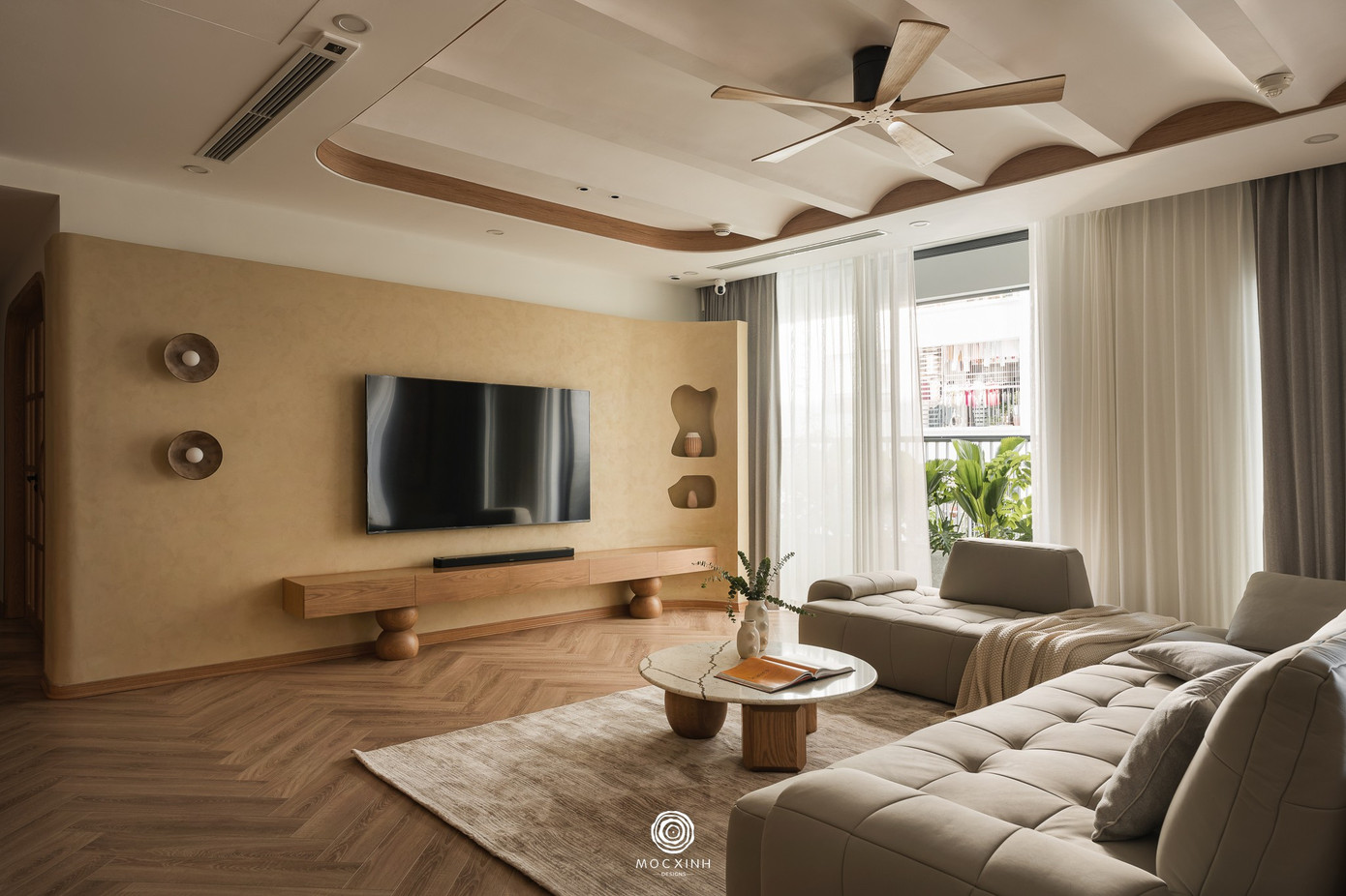 Đập thông hai căn hộ tạo nên không gian 260m2 rộng mở- Ảnh 4.