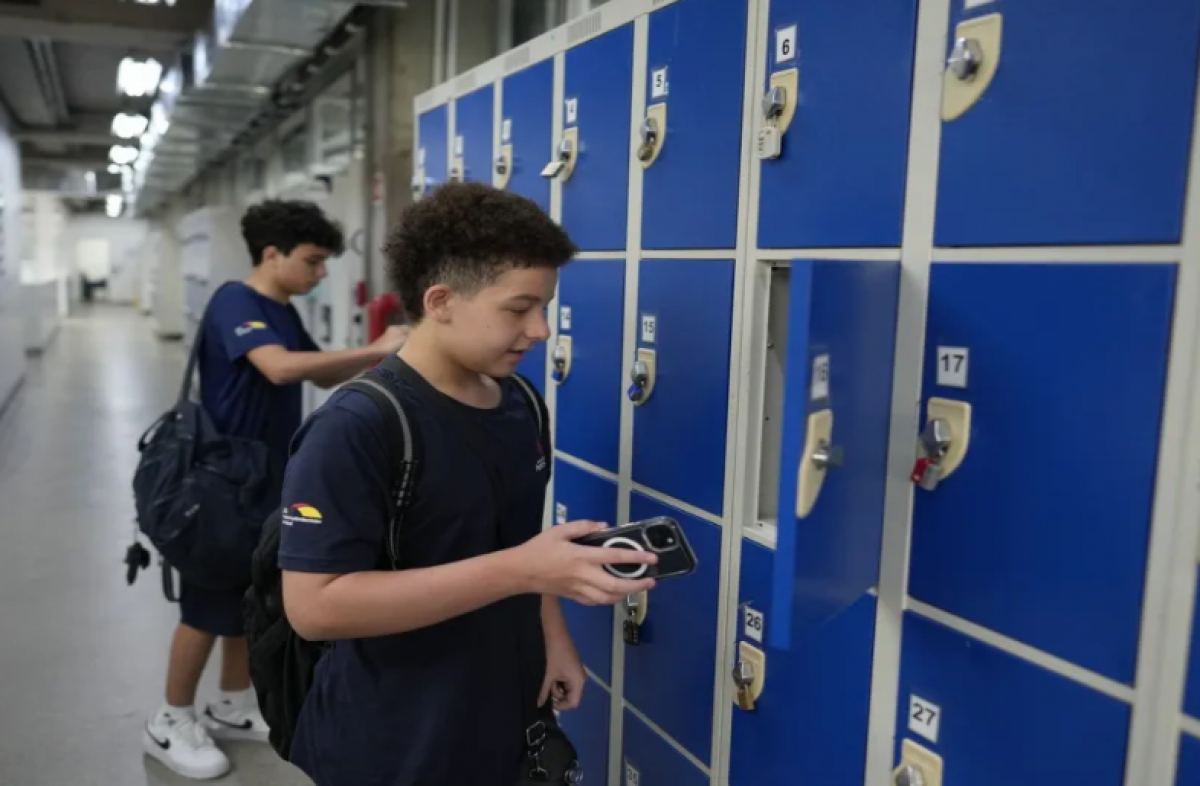 So giờ tan học khắp thế giới: Có nơi mới 2h chiều, học sinh đã rời trường đi chơi, có nơi "cày" tới tối mịt- Ảnh 3. So giờ tan học khắp thế giới: Có nơi mới 2h chiều, học sinh đã rời trường đi chơi, có nơi "cày" tới tối mịt- Ảnh 3.