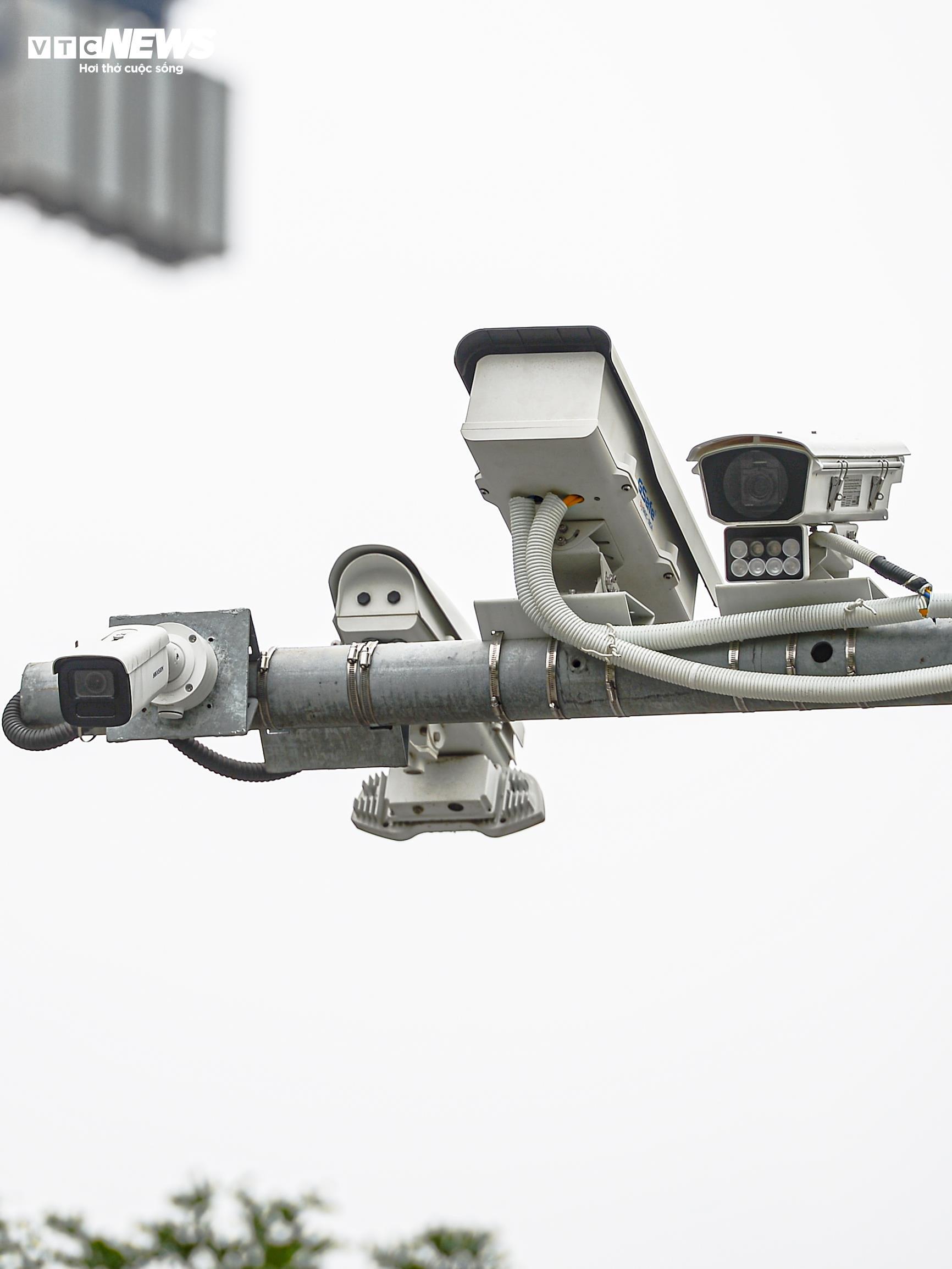 Hình ảnh giao thông khác lạ trên tuyến đường có camera AI giám sát- Ảnh 6.