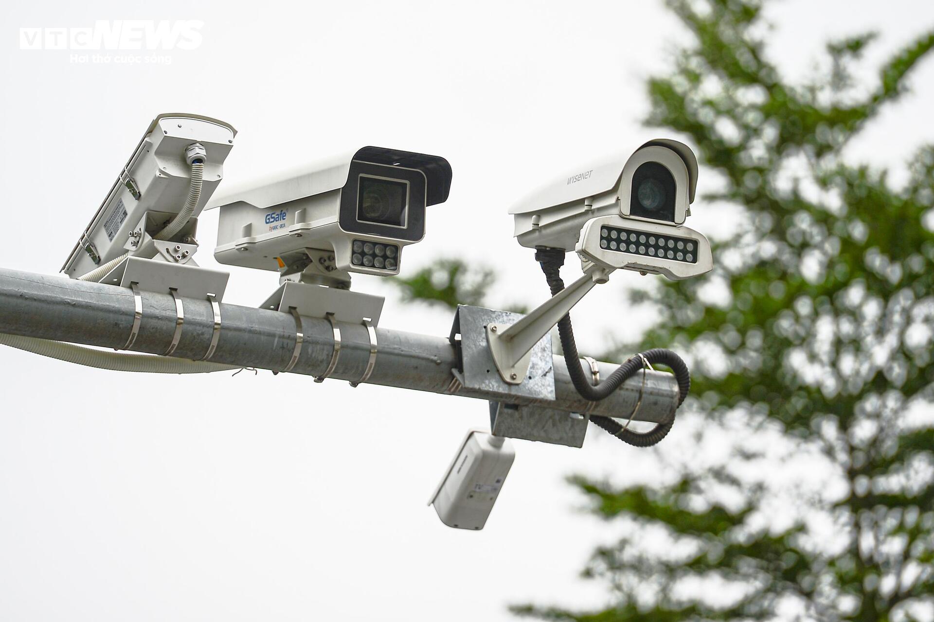 Hình ảnh giao thông khác lạ trên tuyến đường có camera AI giám sát- Ảnh 7.