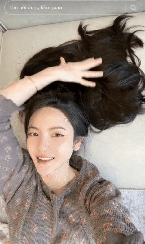 Mái tóc rũ rượi chấm đất của Chu Thanh Huyền kích hoạt những cái Mái tóc rũ rượi chấm đất của Chu Thanh Huyền kích hoạt những cái