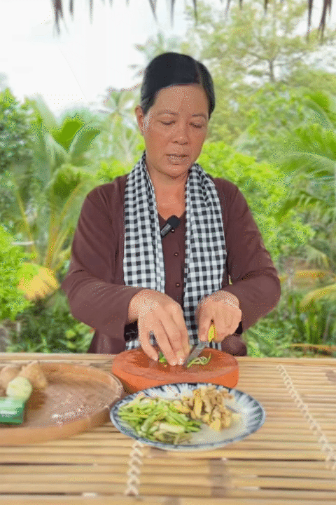 Người miền Tây chỉ cách làm đá không cần khay cực tiện - kèm loạt mẹo vặt siêu hay ai cũng áp dụng được- Ảnh 11. Người miền Tây chỉ cách làm đá không cần khay cực tiện - kèm loạt mẹo vặt siêu hay ai cũng áp dụng được- Ảnh 11.